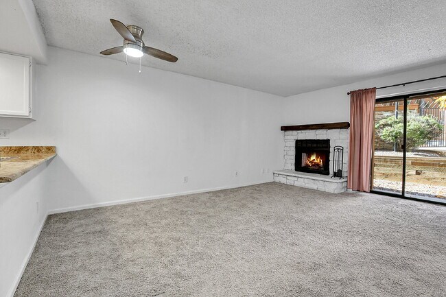 Building Photo - $1,195.95, 1-bed, 1-bath floor-level condo located in Aurora.