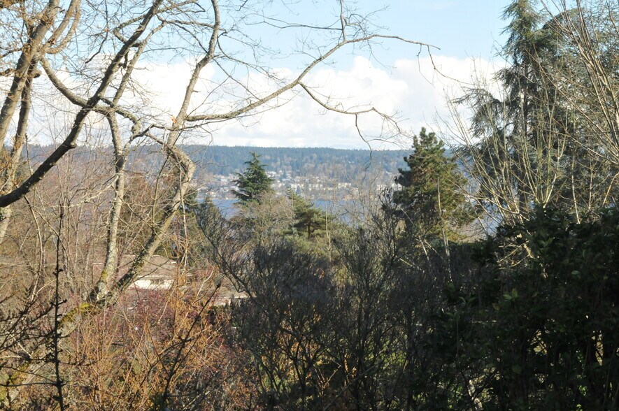 territorial view - 5040 Ivanhoe Pl NE