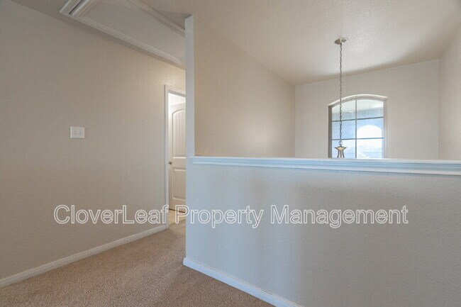 Building Photo - 5167 Top Ridge Ln