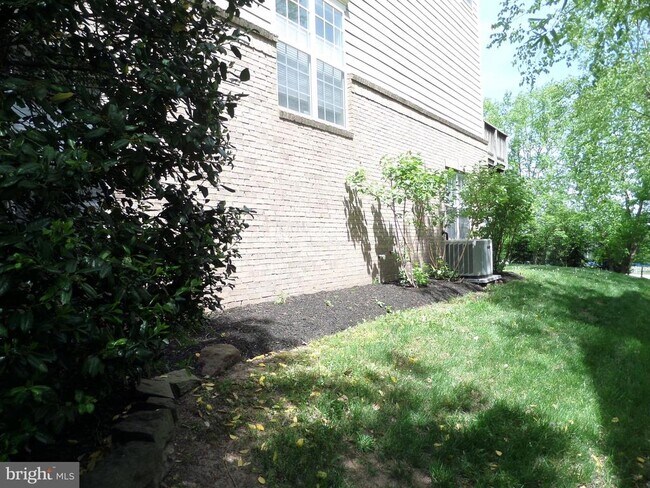 Building Photo - 43762 Lees Mill Square