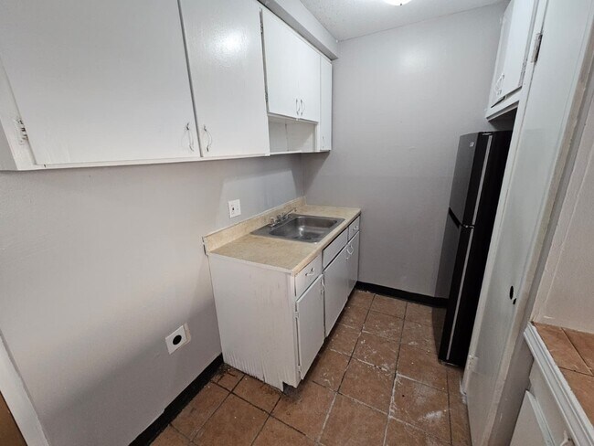 Building Photo - 1885 N Taylor Rd