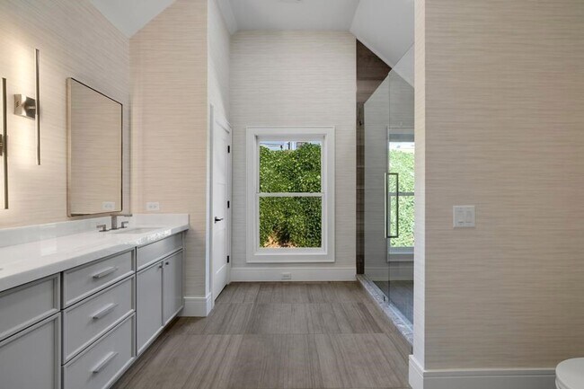 Building Photo - 1281 E Main St