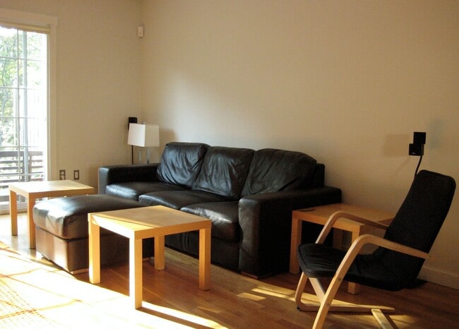 Building Photo - 415 Burgoyne Rd