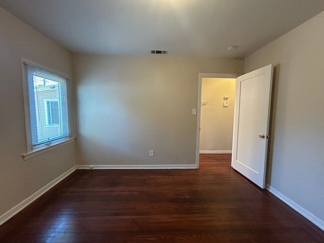 Building Photo - Charming Single Story 2-Bedroom Home in Ma...