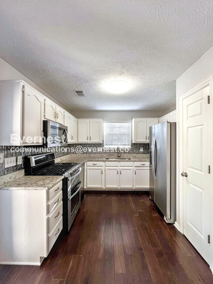 Building Photo - 2073 Upland Dr