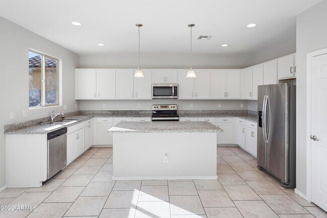 Building Photo - 7135 W Rancho Dr