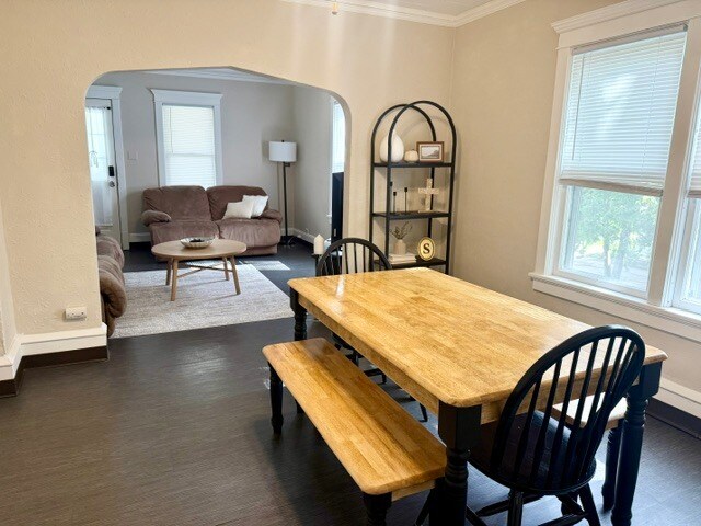 Dining Room - 819 W Commercial St