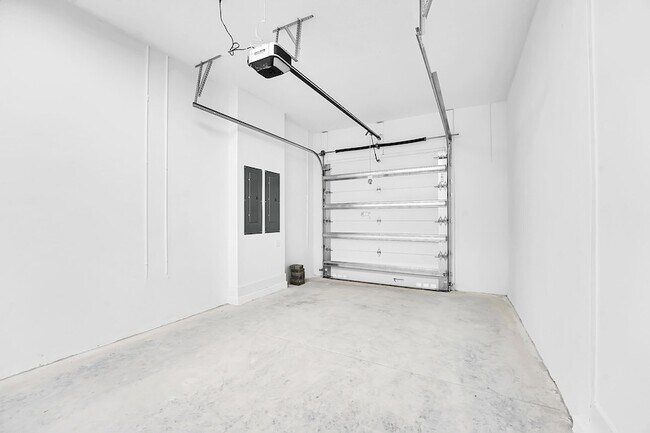 Building Photo - 13069 Feathering Wy
