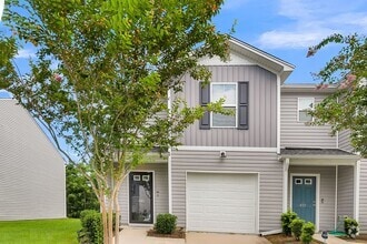 Building Photo - Beautiful Goose Creek Townhome!