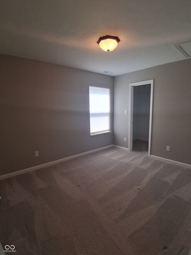 Building Photo - 7062 English Oak Dr