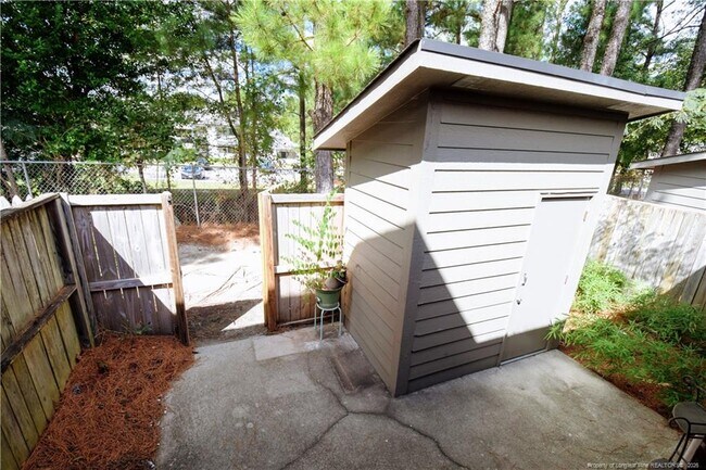 Building Photo - 206 Villa Dr