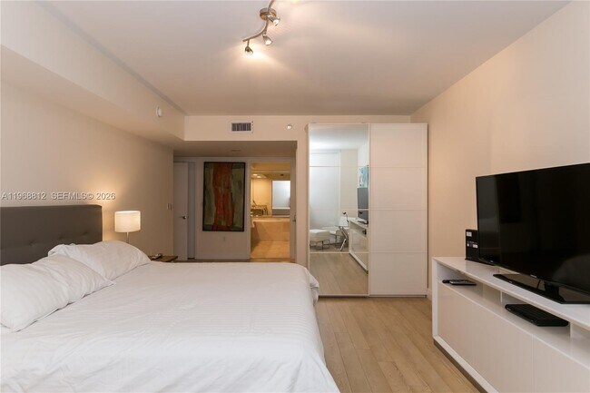 Building Photo - 1830 S Ocean Dr