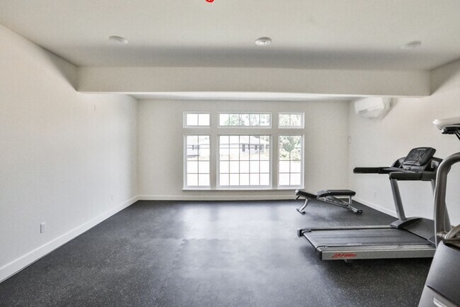 Building Photo - Newly Built Luxury 1 Bed Apartment!