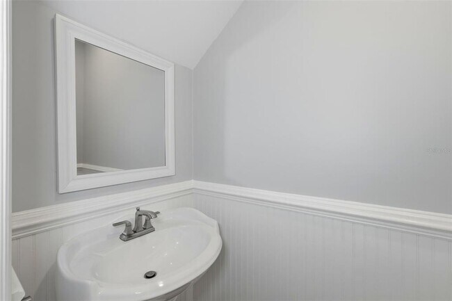 Building Photo - 815 Lake Evalyn Dr