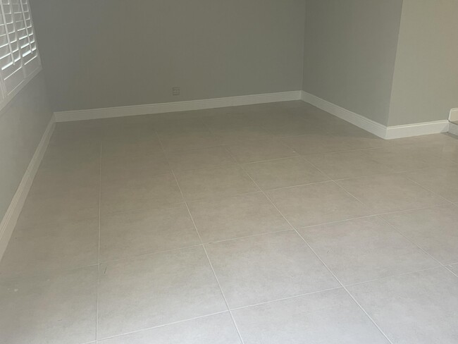 Building Photo - 768 Orchid Dr