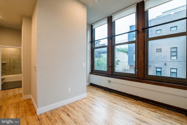 Building Photo - 1300 S 19th St