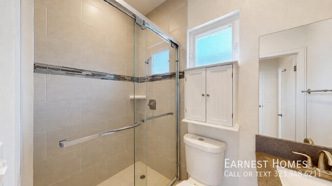 Building Photo - 147 1/2 Roselake Avenue-