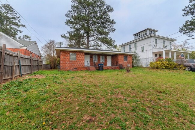 Primary Photo - SECTION 8 ACCEPTED! - Cozy 2-Bedroom Home ...