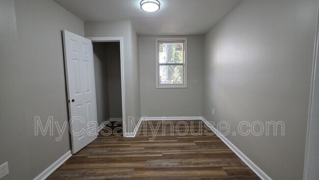 Building Photo - 1413 Court Ave