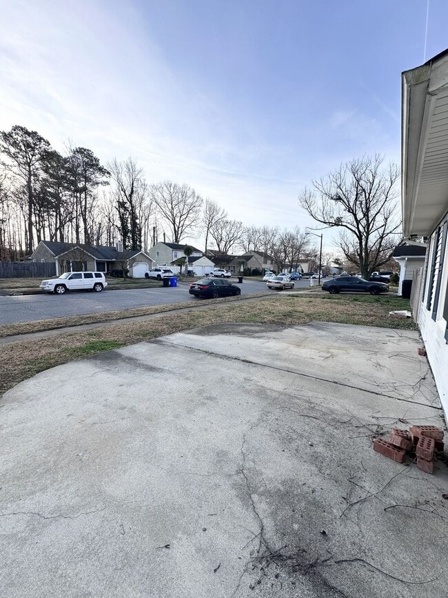 Building Photo - Eclectic & Charming Updated Ranch