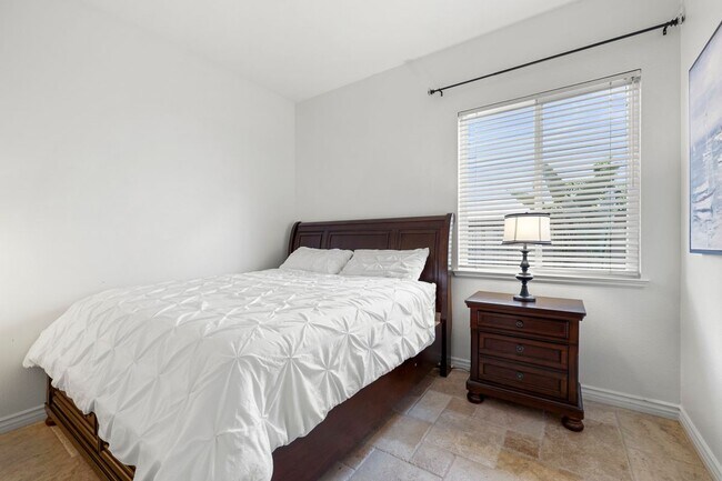 Building Photo - 6213 Paseo Privado