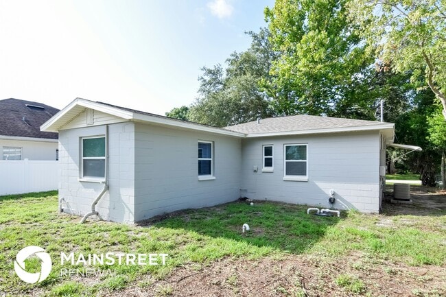 Building Photo - 3409 W Paxton Ave