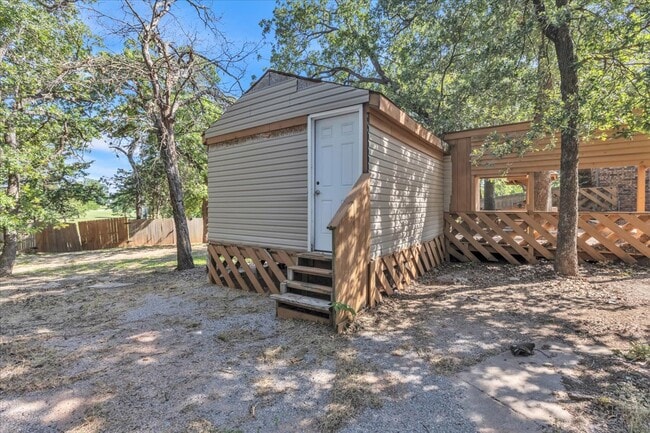 Building Photo - 9710 N Oak Cliff Dr