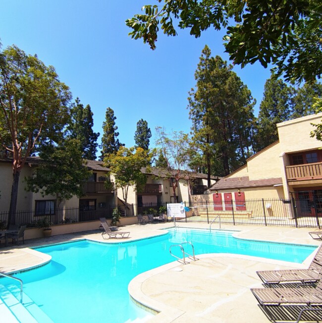 Building Photo - Newly Renovated 1 BD / 1 BA W/ Large Priva...