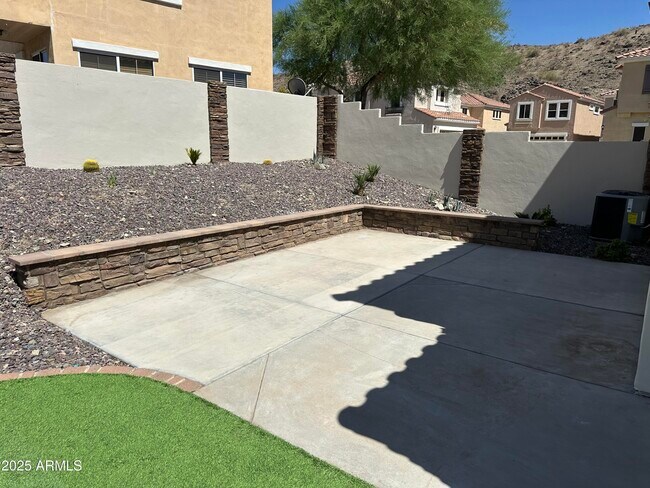 Building Photo - 320 W Mountain Sage Dr