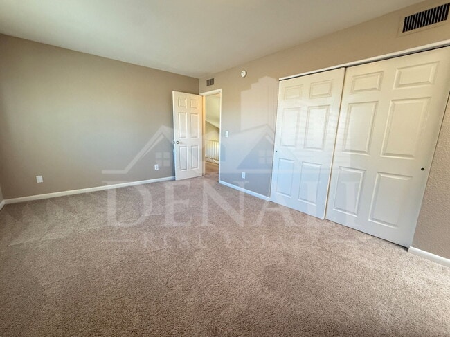 Building Photo - 2073 N Sunset Dr