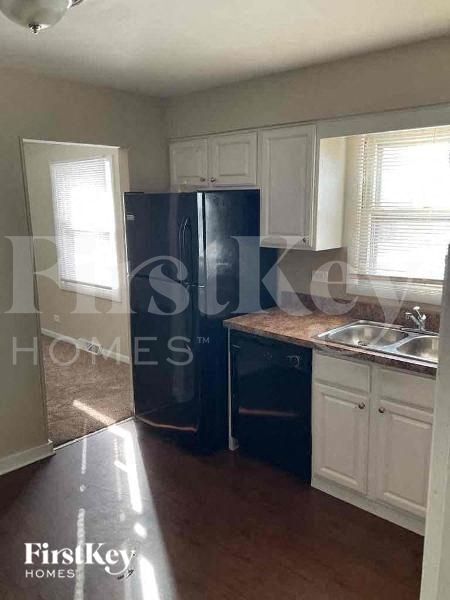 Building Photo - 2 Devon Ct