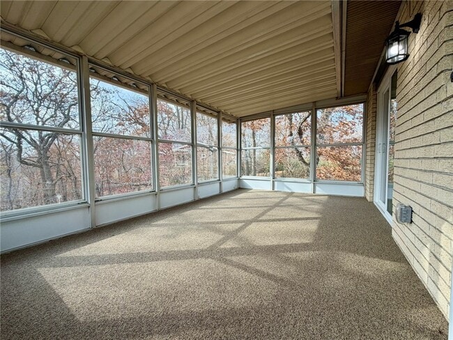 Building Photo - 14911 Dutchmans Dr