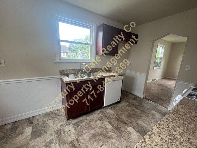 Building Photo - 3 BR, 1.5 baths in Central School District