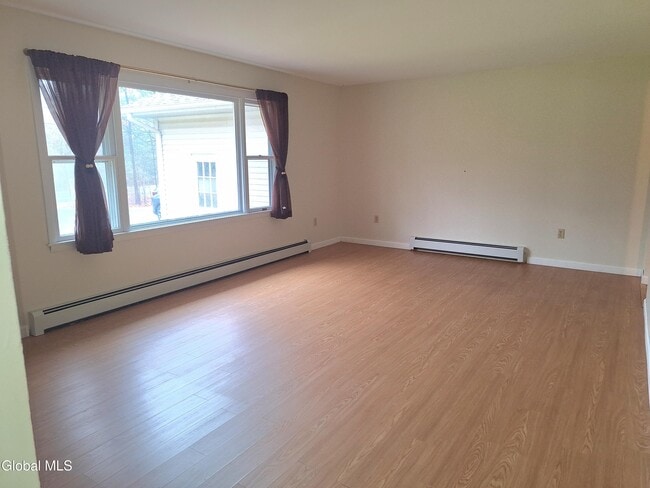 Building Photo - 1031 Saratoga Rd