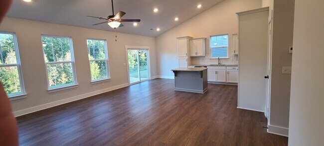 Building Photo - 726 Judah Dr