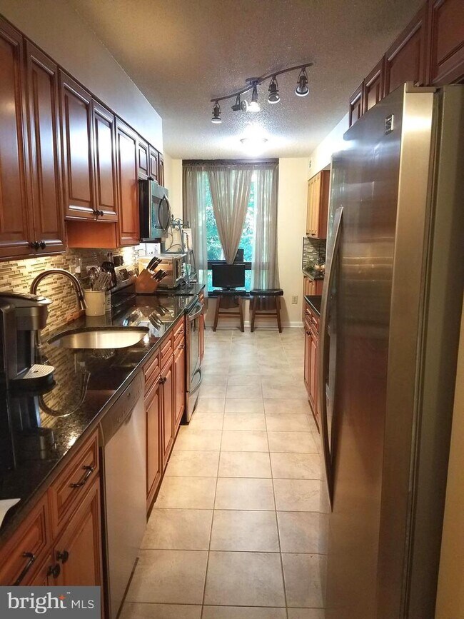 Building Photo - 1808 Old Meadow Rd