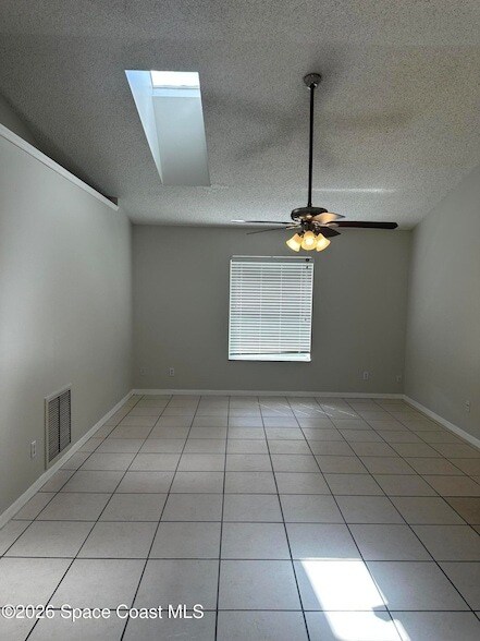 Building Photo - 482 Tuloma Ave SW