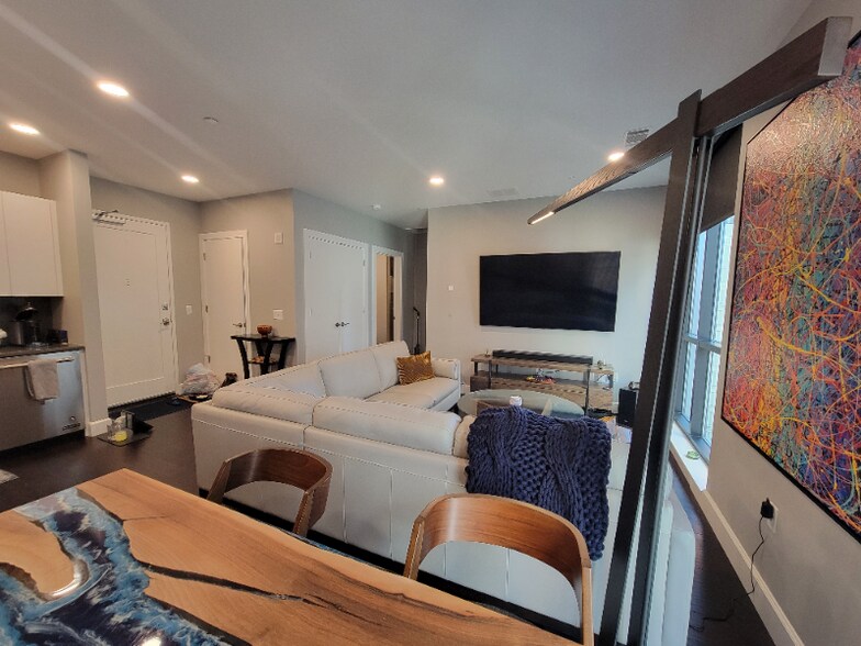 Building Photo - 350 Oliver Ave