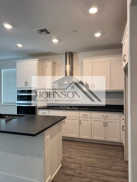 Building Photo - 1553 Tanager Ave