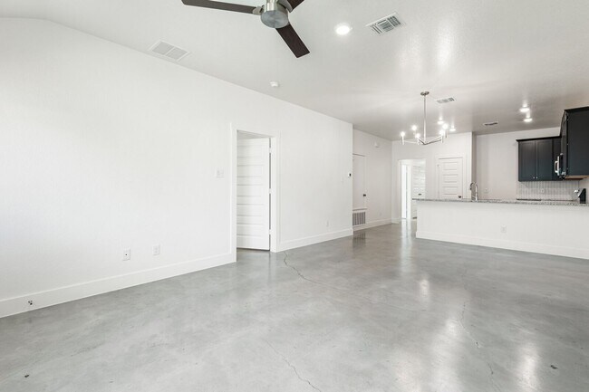 Building Photo - 522 Campus St