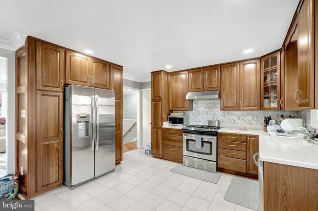 Building Photo - 6608 Spring Valley Dr