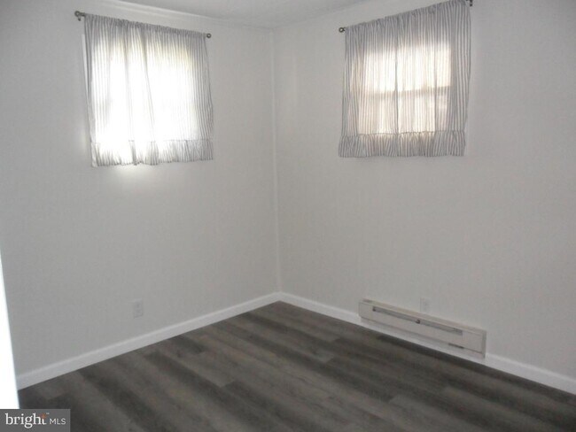 Building Photo - 301 Tichy Dr
