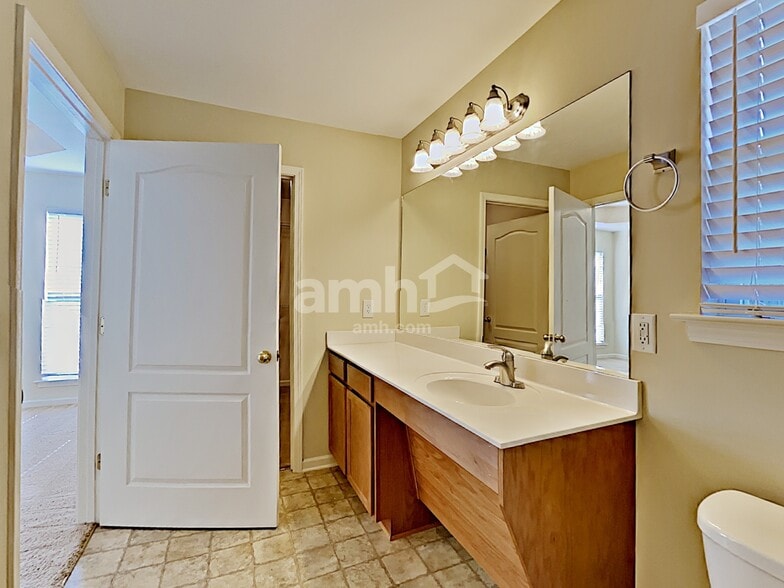 Building Photo - 1442 Saddle Brk