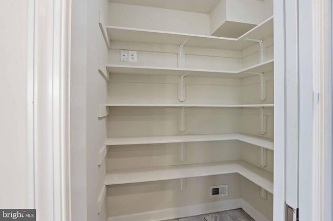 Building Photo - 410 Thelma Rd