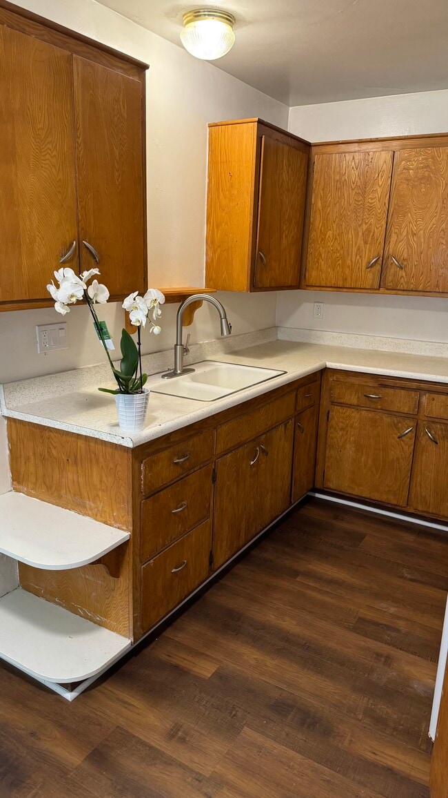 Building Photo - Crestwood Apartments