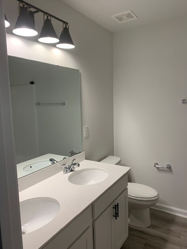 Building Photo - 7114 Luna Mae Ct