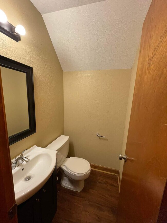 Building Photo - 103 Sherwood Dr