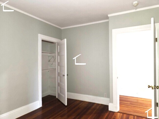 Building Photo - No Brokers Fee, Washington Sq. Area, Heat, Hot Water Included, Lage Bedrooms, Eat-in Kitchen, Lau...