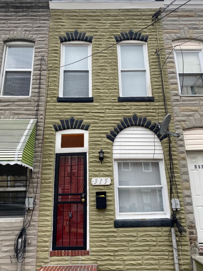 Building Photo - 1 Bedroom House