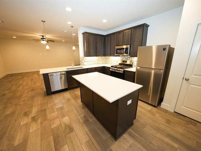 Building Photo - 10613 Harwood Overlook Cove